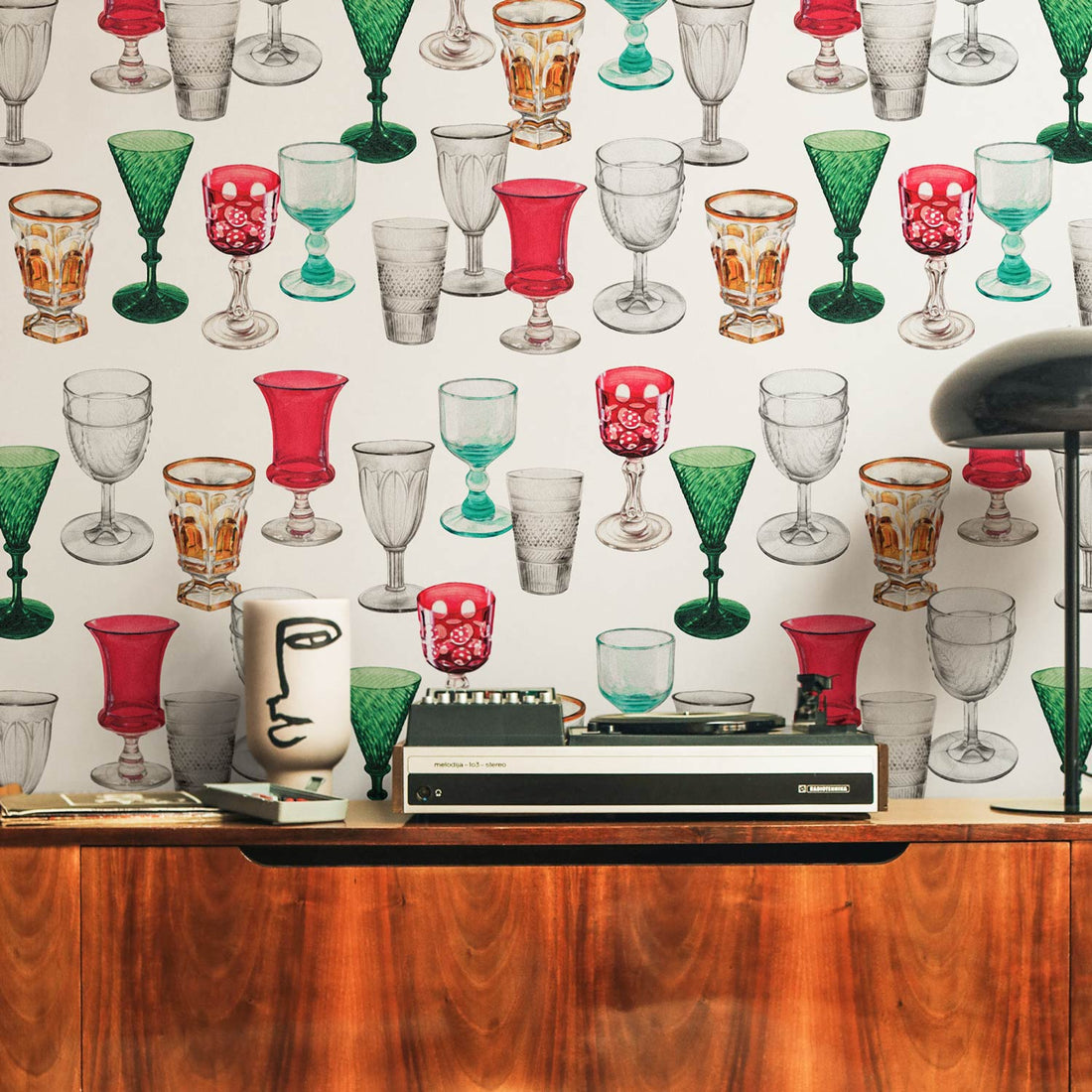 retro multicolor cocktail glasses pattern wallpaper