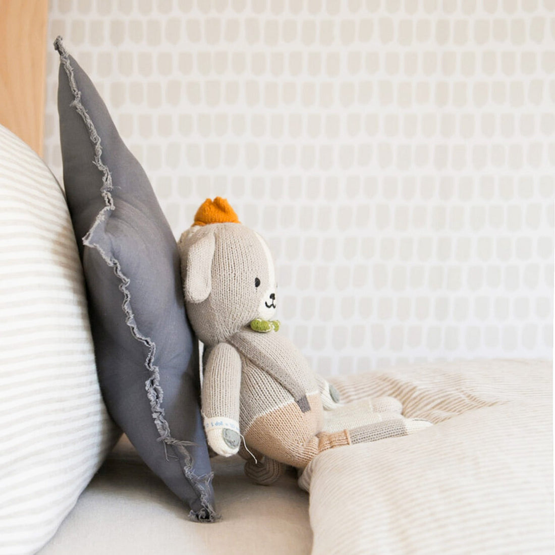 neutral bohemian style kids bedroom with light beige speckles print wallpaper